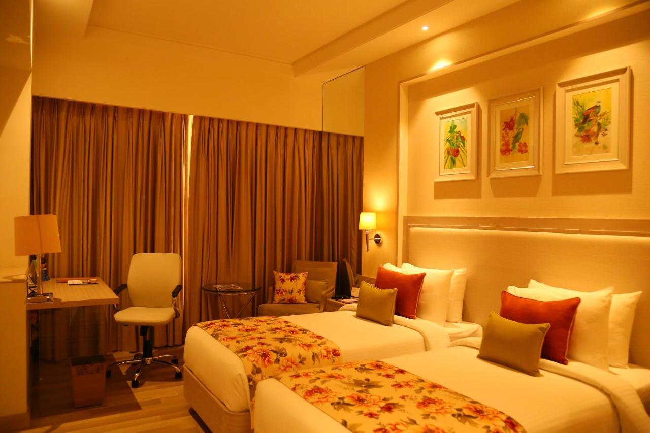Efcee Sarovar Premiere Bhavnagar Extérieur photo