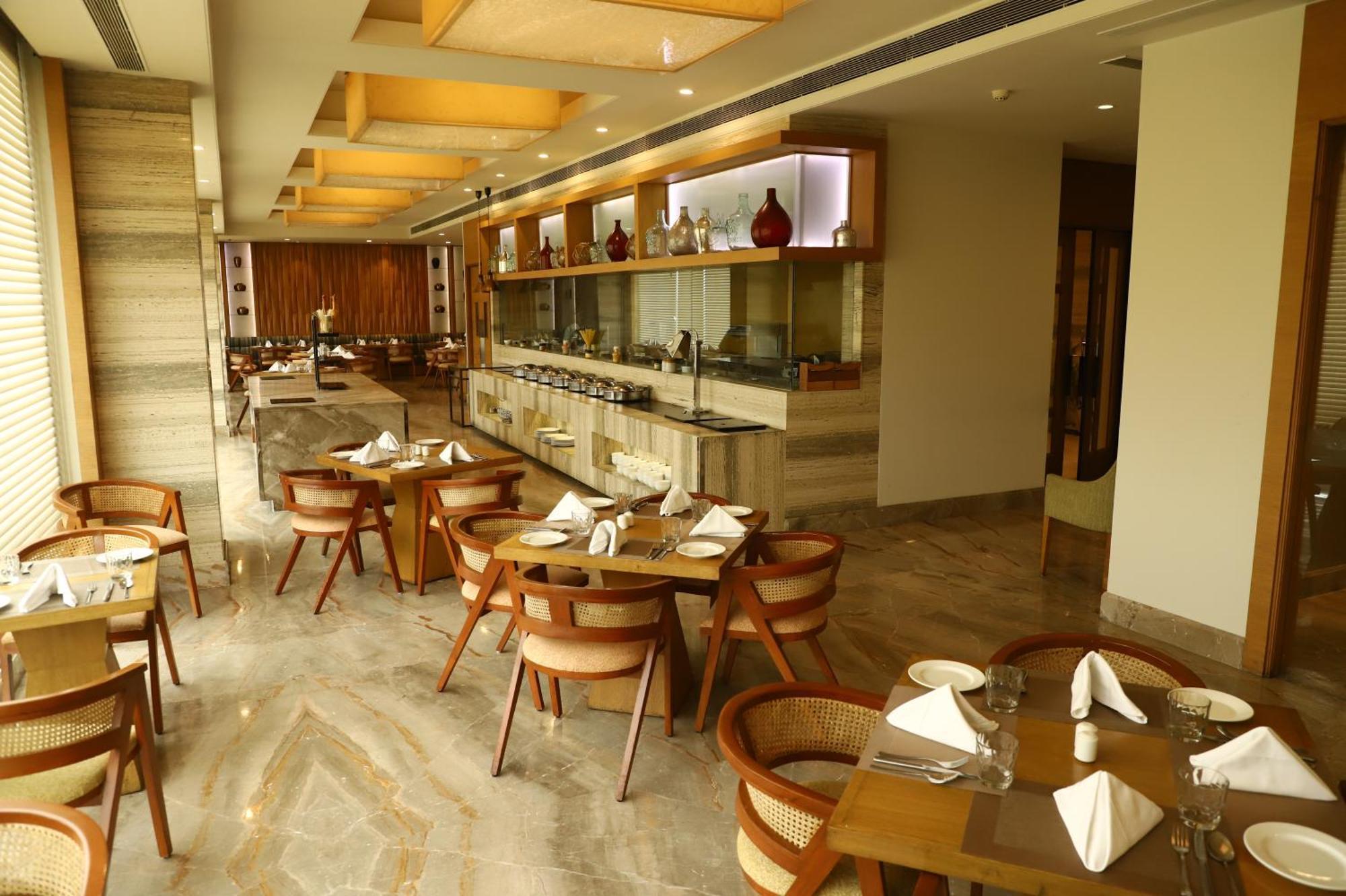 Efcee Sarovar Premiere Bhavnagar Extérieur photo