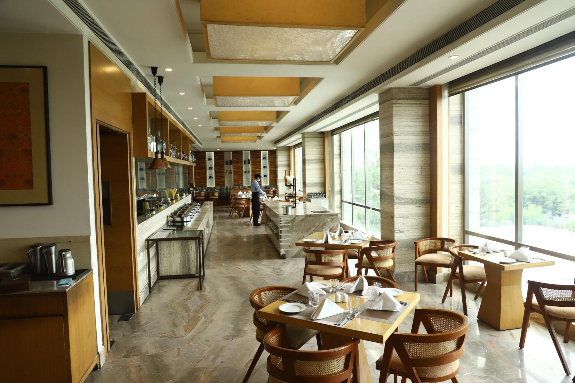 Efcee Sarovar Premiere Bhavnagar Extérieur photo