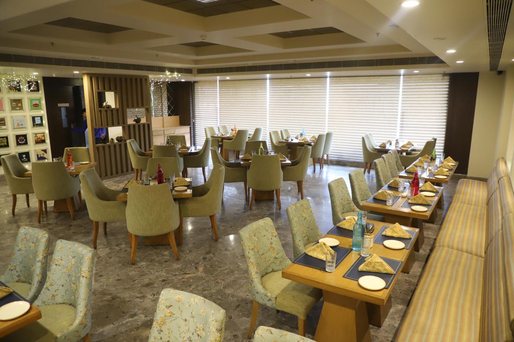 Efcee Sarovar Premiere Bhavnagar Extérieur photo