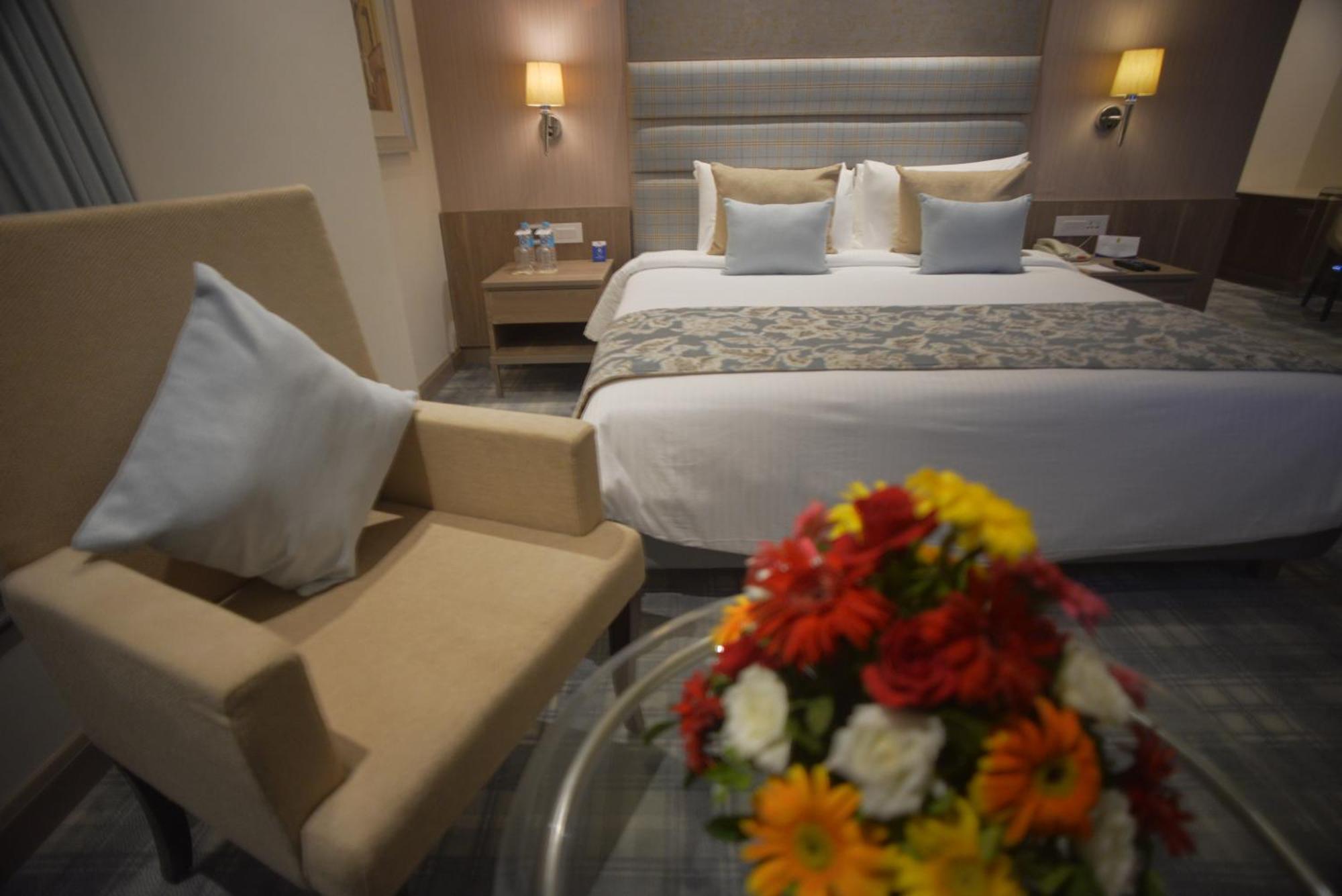 Efcee Sarovar Premiere Bhavnagar Extérieur photo