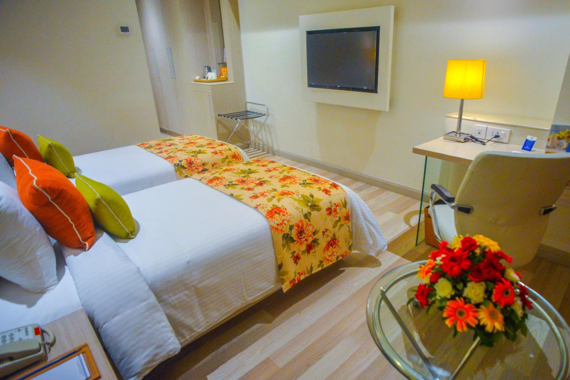 Efcee Sarovar Premiere Bhavnagar Extérieur photo