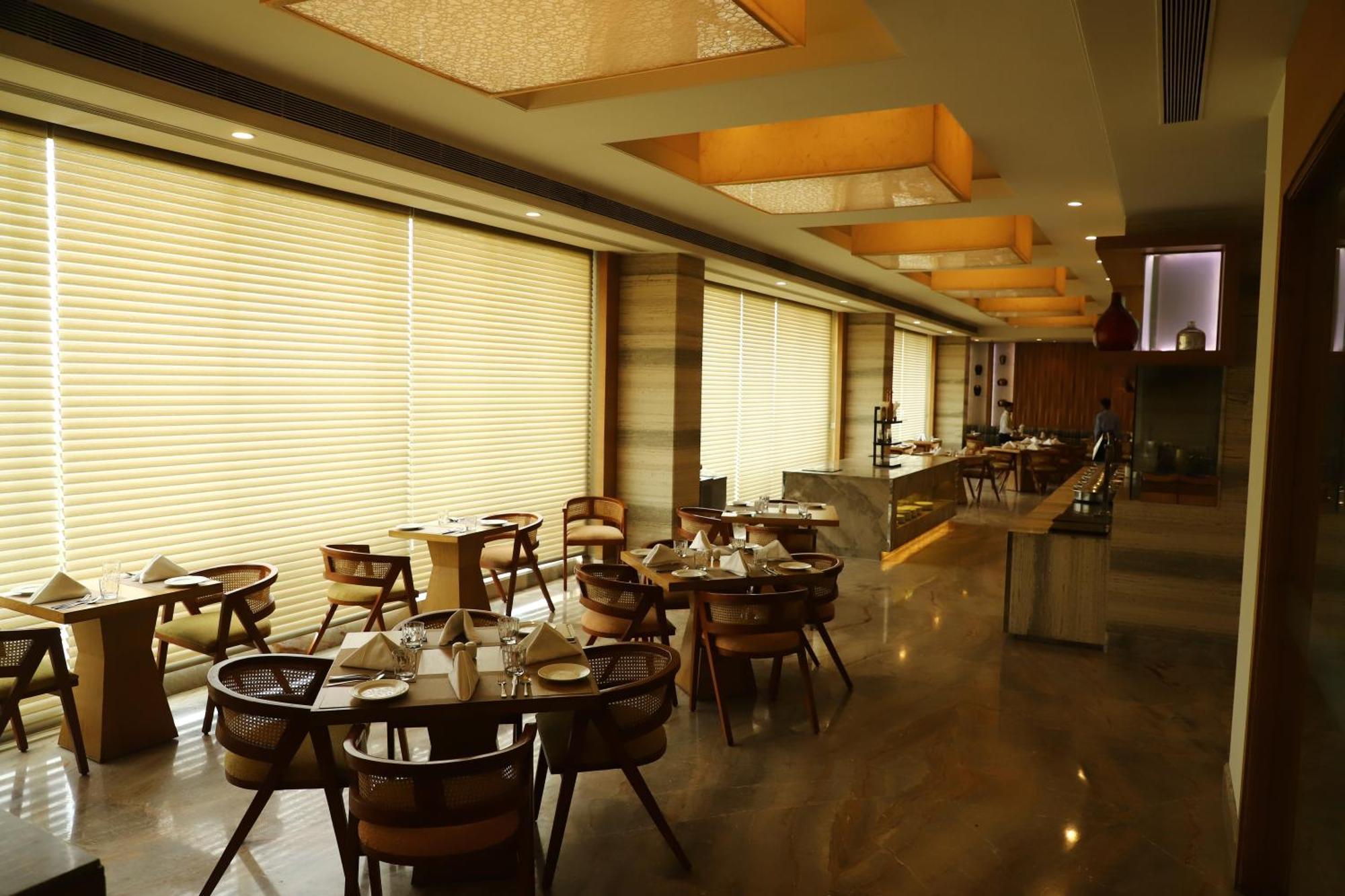 Efcee Sarovar Premiere Bhavnagar Extérieur photo