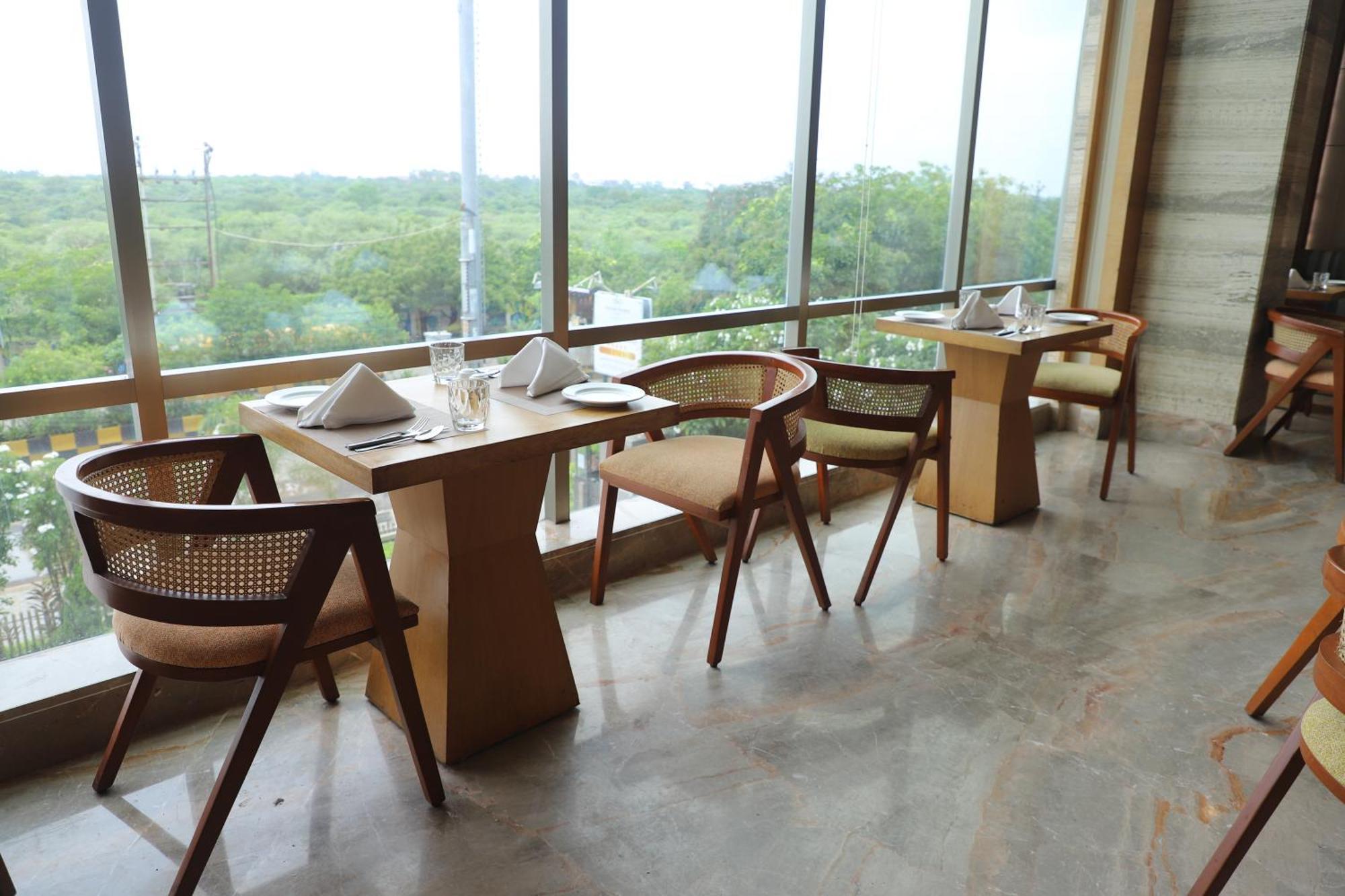 Efcee Sarovar Premiere Bhavnagar Extérieur photo