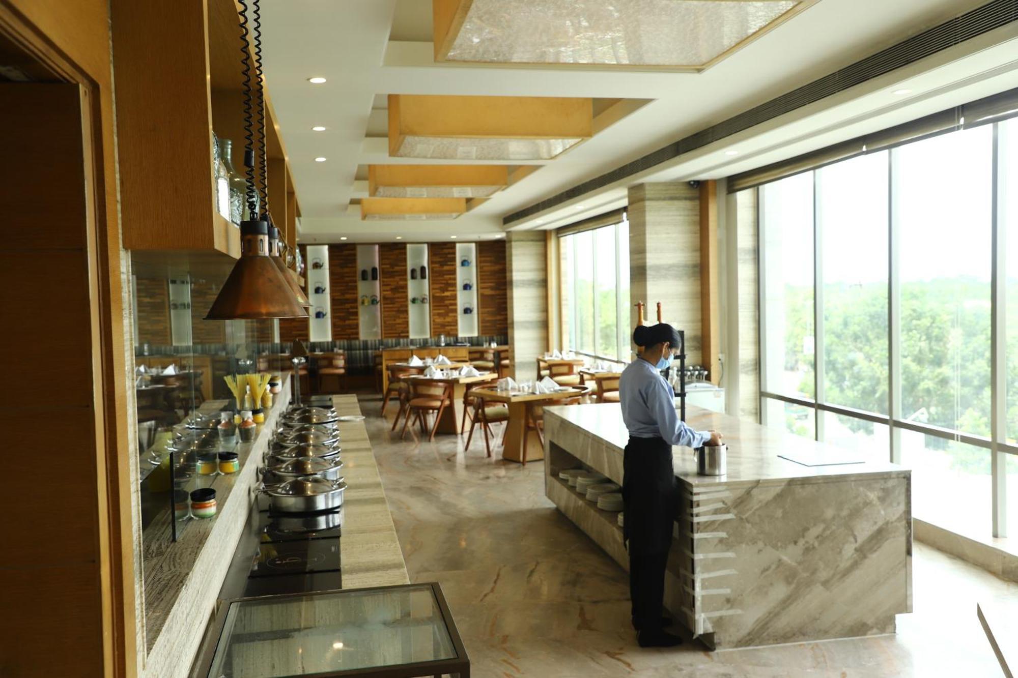 Efcee Sarovar Premiere Bhavnagar Extérieur photo