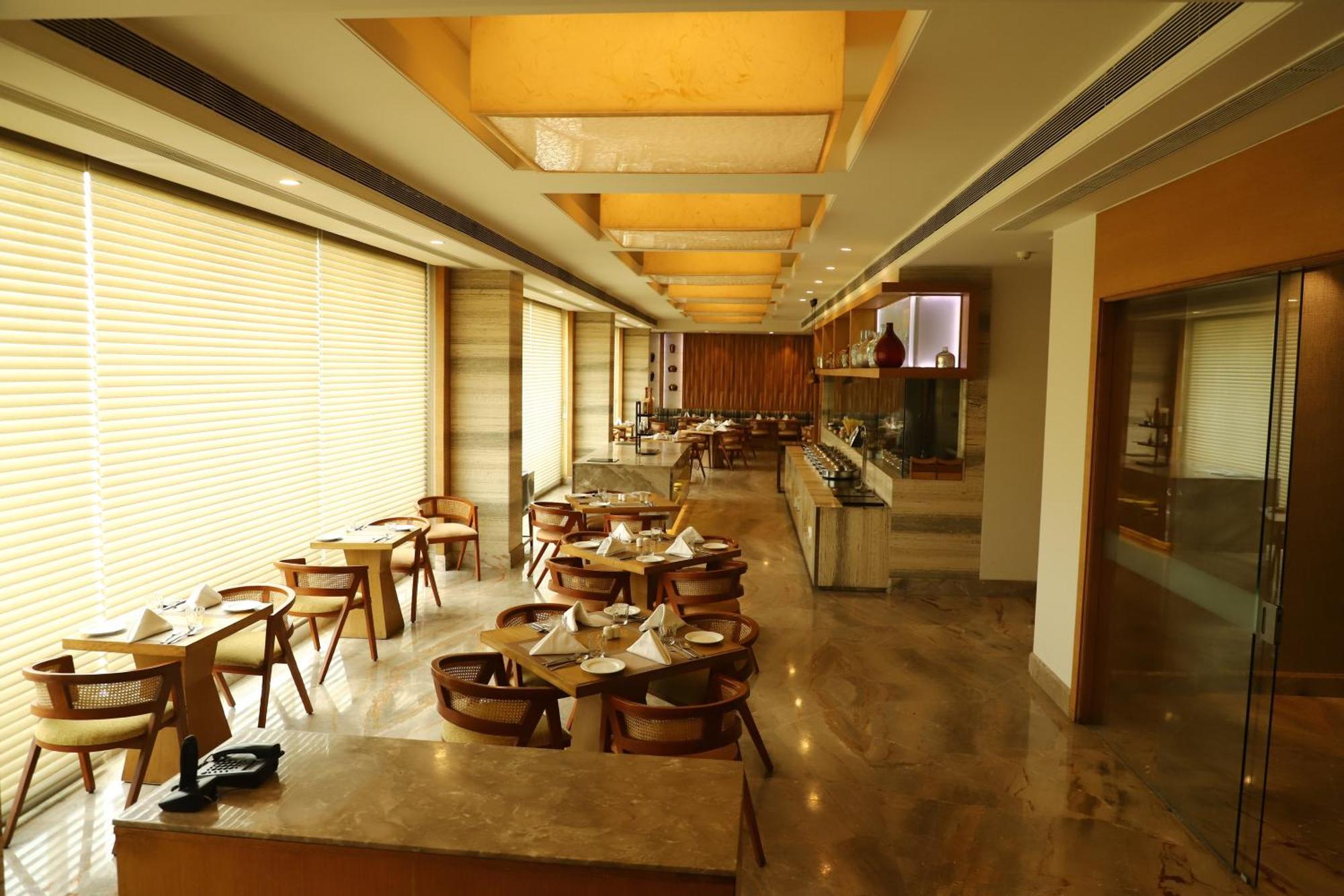 Efcee Sarovar Premiere Bhavnagar Extérieur photo
