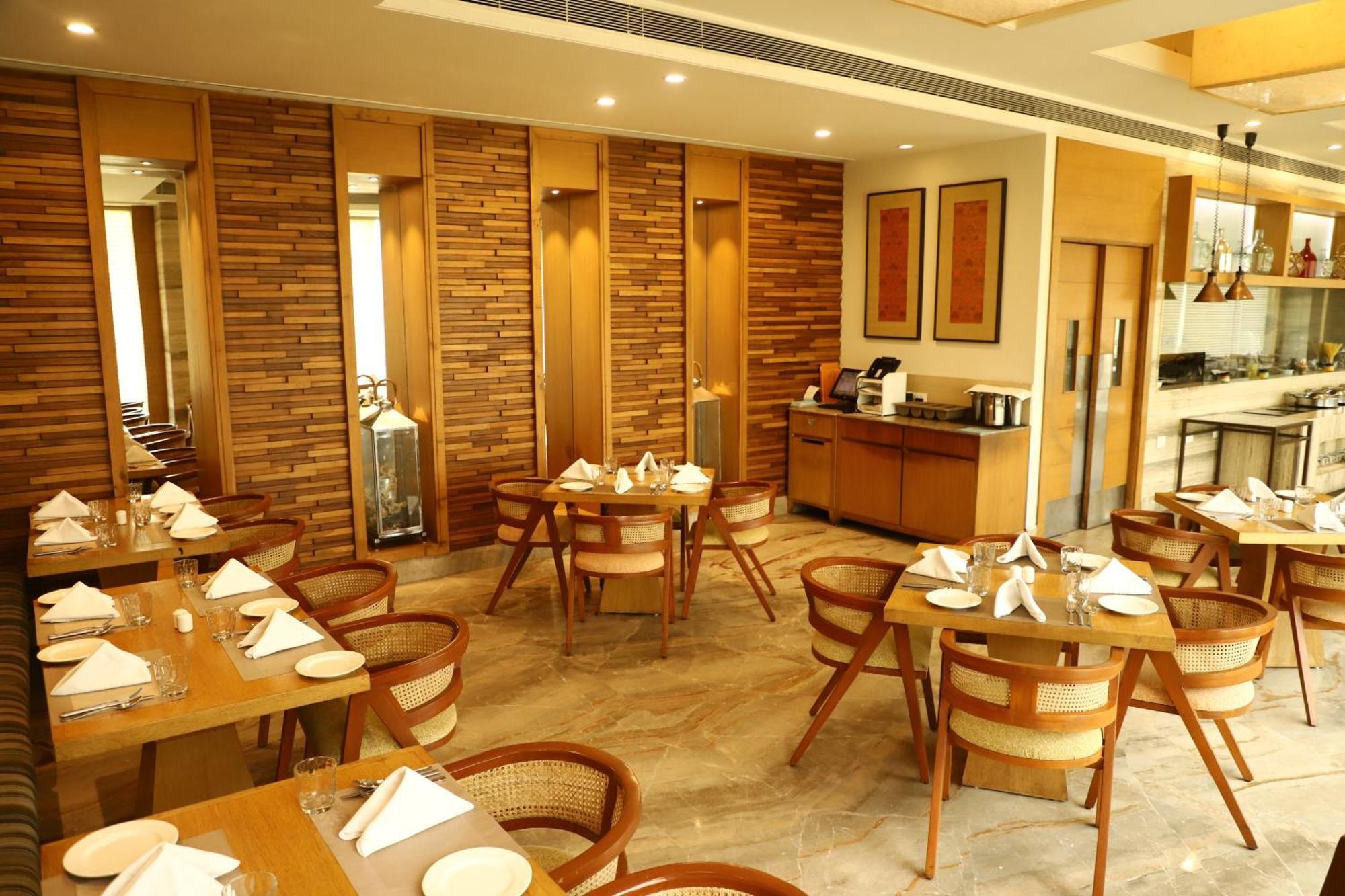 Efcee Sarovar Premiere Bhavnagar Extérieur photo