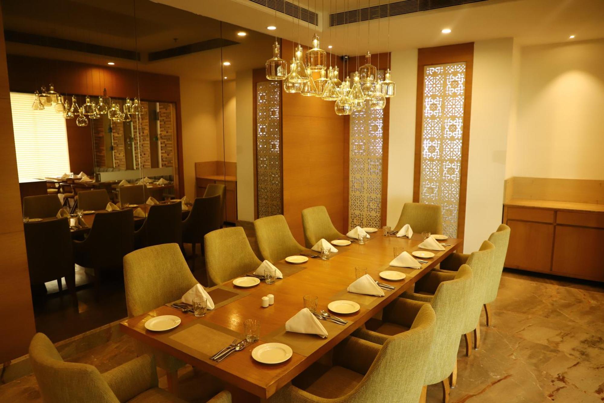Efcee Sarovar Premiere Bhavnagar Extérieur photo
