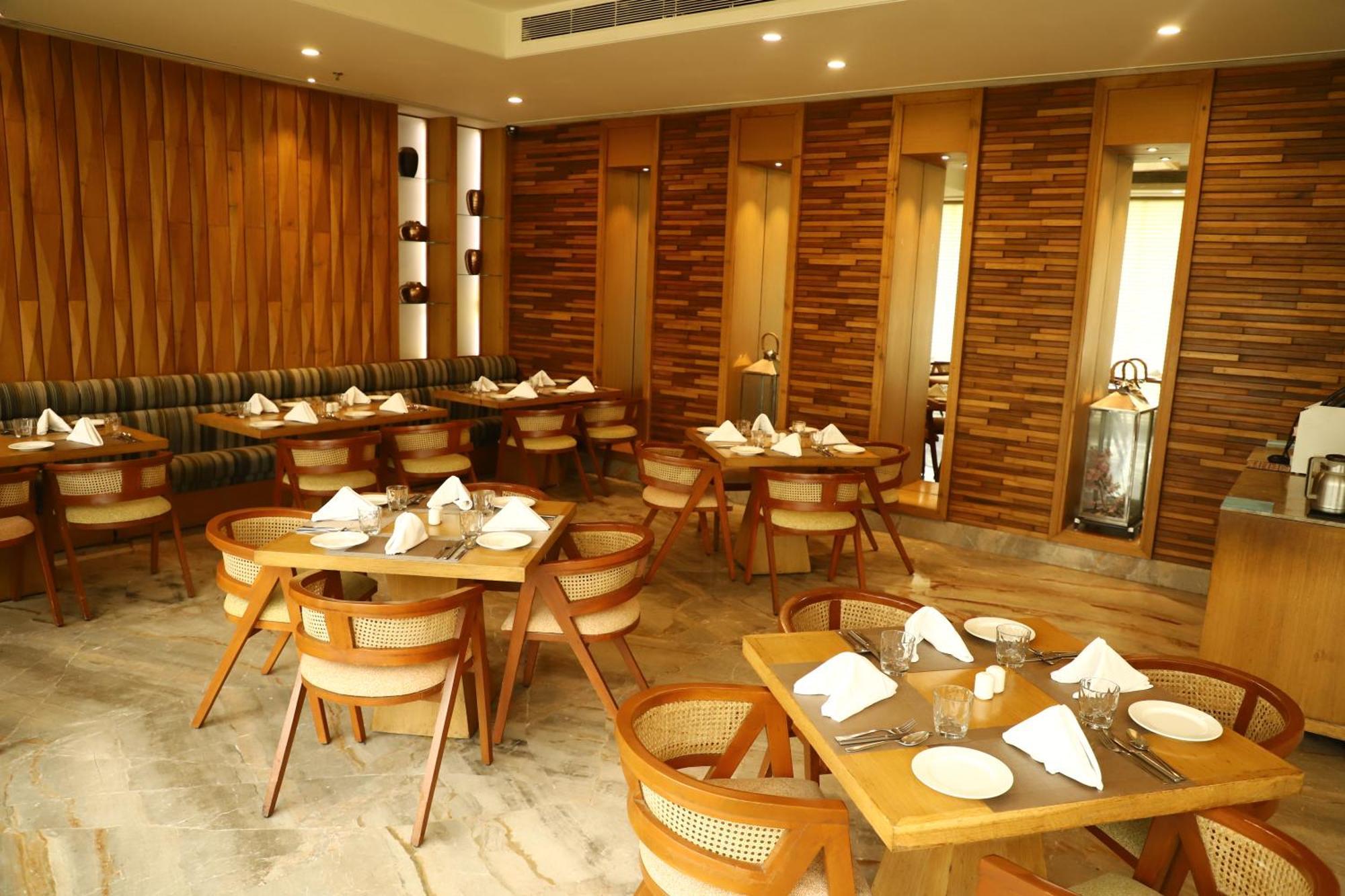 Efcee Sarovar Premiere Bhavnagar Extérieur photo