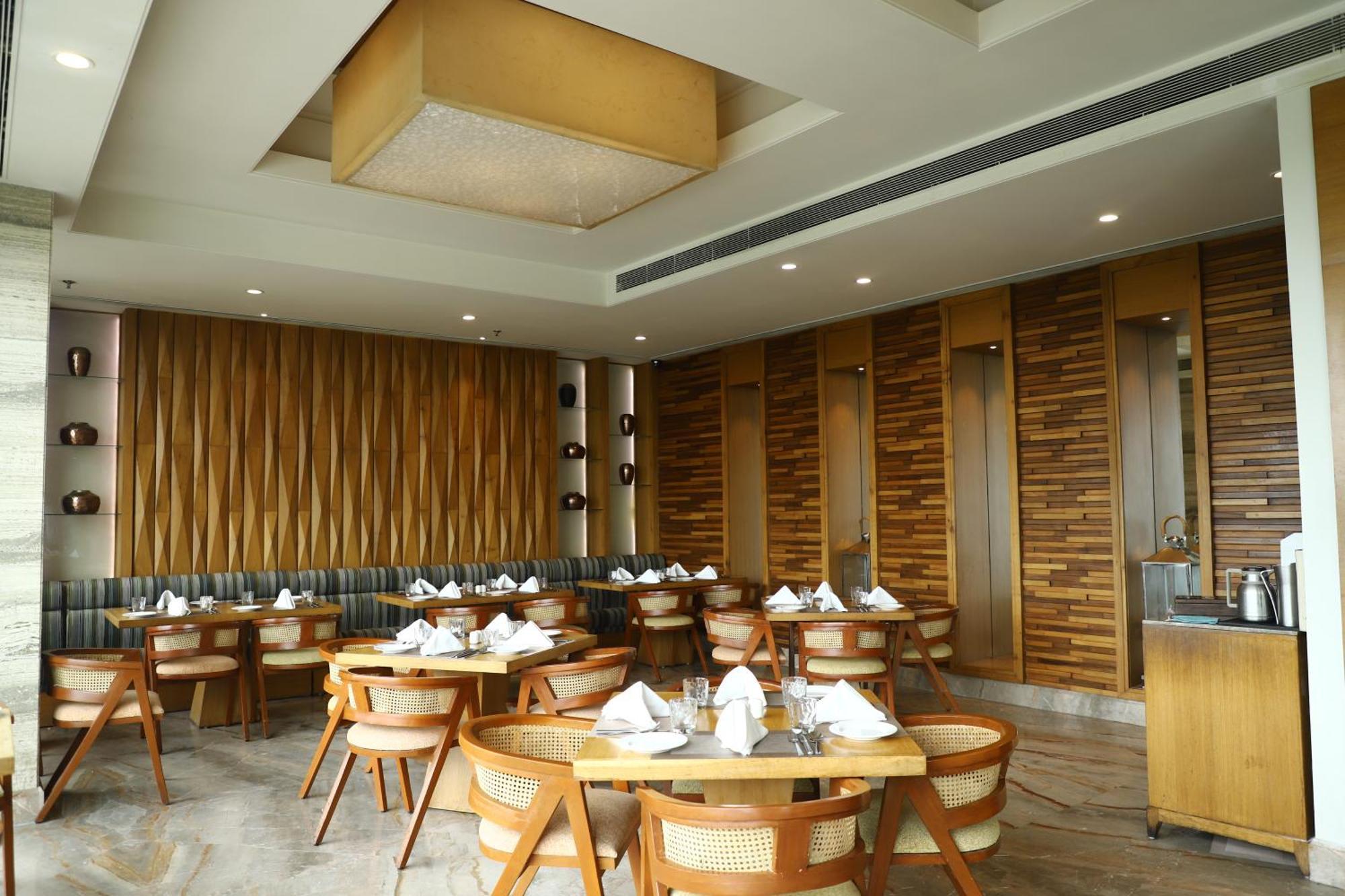 Efcee Sarovar Premiere Bhavnagar Extérieur photo