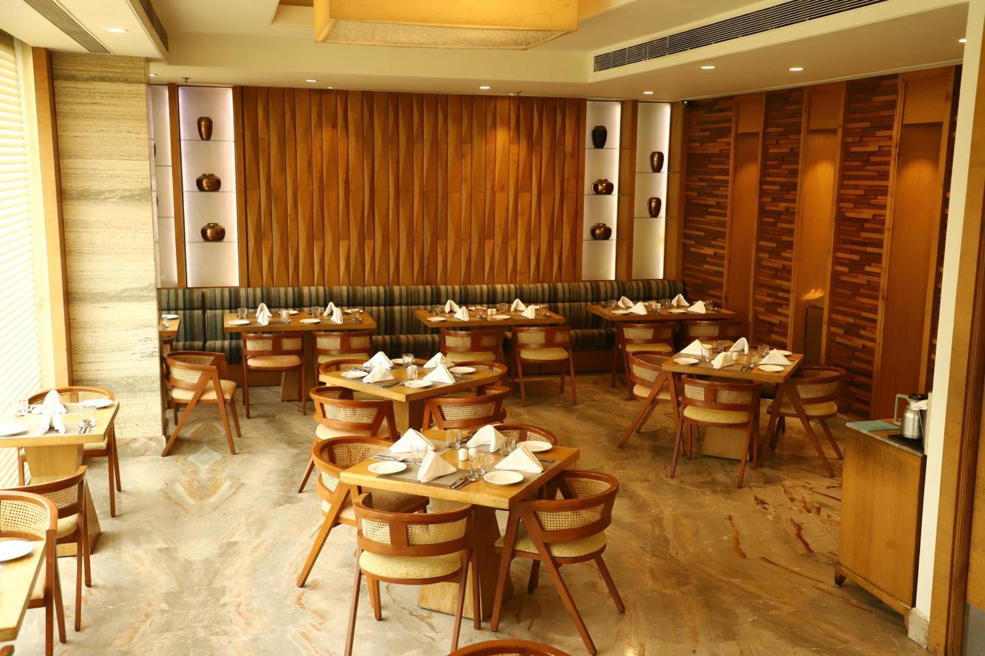 Efcee Sarovar Premiere Bhavnagar Extérieur photo