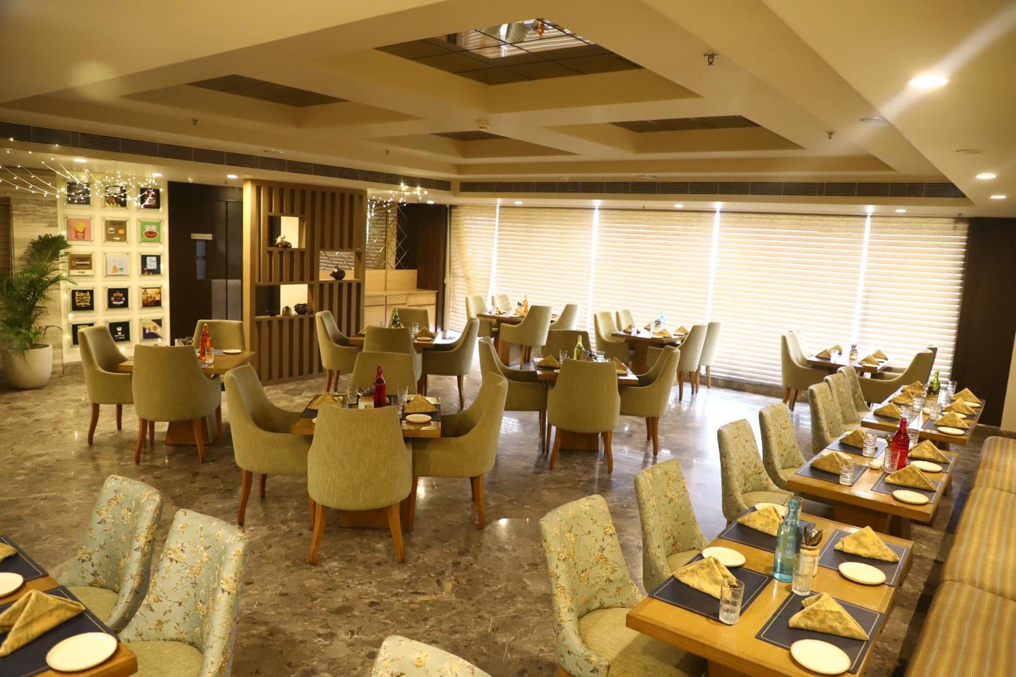 Efcee Sarovar Premiere Bhavnagar Extérieur photo